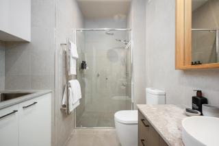 Bowen Townhouse - Art House Townhouses - 9