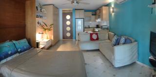 Cozy Beachfront Studio - San Juan - 8