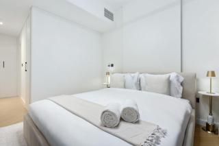 FIRST CLASS 2BR Burj Views & Classy Comfort - 6