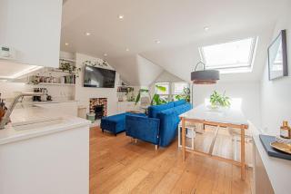 Battersea Rooftop Retreat - 9