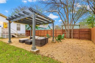 Fire Pit, Lounge & Fenced incline bed SoCo Spot - 5