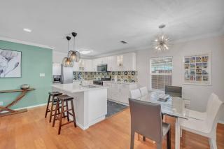 Walk to ACL, Fire Pit, Fenced Yard, SoCo Spot - 7