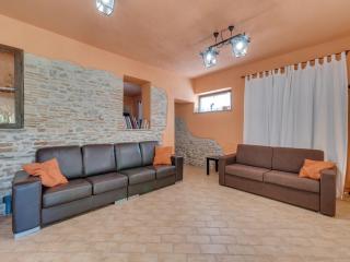 Villa in Piandimeleto with Pool & Sauna - 7
