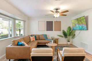 NEW Waterfront Getaway-Game Room,Dock&Sunset Views - 6