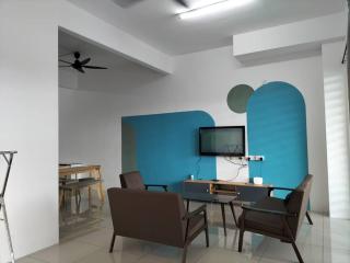 Cozy 4 bedrooms Double Storey Homestay, in front Kulim Central Mall - 0