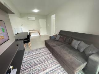 cód 102 - Excelente apartamento com sacada! - 1