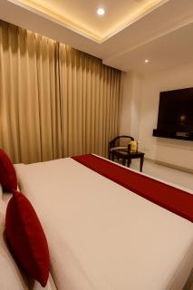 Hotel Lycoris Zirakpur Chandigarh # Ambala Chandigarh Highway Hotel # Ample Parking Space # Lift - 2