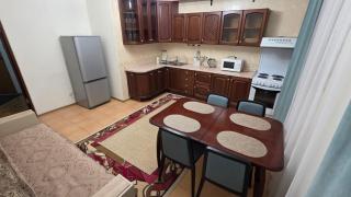 421 возле Байтерека, центр, 3-х комн кв с 2 мя кроватями и раскладным диваном на 1-6 гостей, возле Байтерека - 2