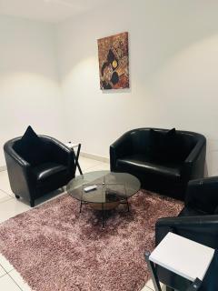Cozy Abode by Embassy Gardens - 2