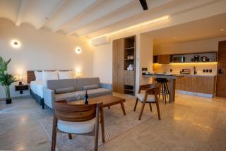 Remote Work Ready Studio with Coworking and Views - 1