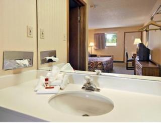 Quality Inn Columbus-East - 4