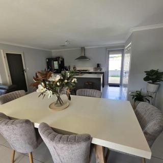 Modern Bassendean Abode - 7