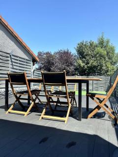 Suite with private land - 3