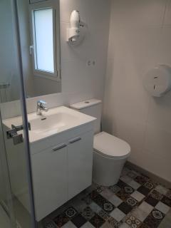 Habitacion en alojamiento turistico compartido con la amfitriona, estancias compartidas baño, terraza, cocina - 9