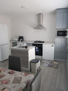 Habitacion en alojamiento turistico compartido con la amfitriona, estancias compartidas baño, terraza, cocina - 8