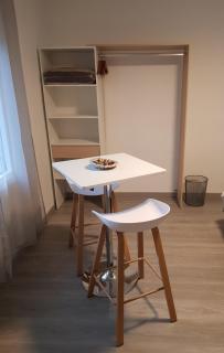 Habitacion en alojamiento turistico compartido con la amfitriona, estancias compartidas baño, terraza, cocina - 5