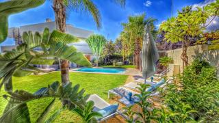 SHATI LUXURY - Private Heated Pool- steps from beach - 9