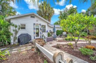 Bromeliad Bungalow - Downtown Cottage - 9