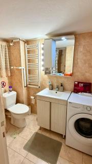 Sunny 1-Bedroom Apt, Close to City Center & Beaches - 6