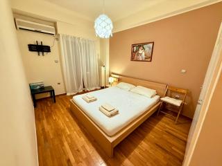 Sunny 1-Bedroom Apt, Close to City Center & Beaches - 3