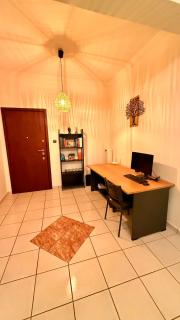 Sunny 1-Bedroom Apt, Close to City Center & Beaches - 2