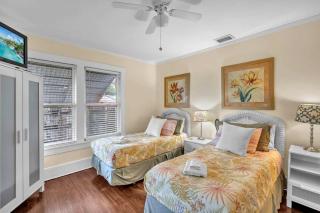 Blue Reverie - Downtown Cottage - 7