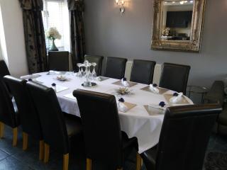 The Shakespeare Lodge - Sleeps up to 12 - 2 HOT TUBS - 7