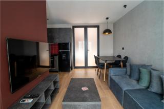 Noir Heaven - Sweet Escape Apartments - 0