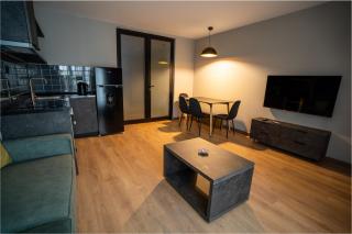 Noir Heaven - Sweet Escape Apartments - 8