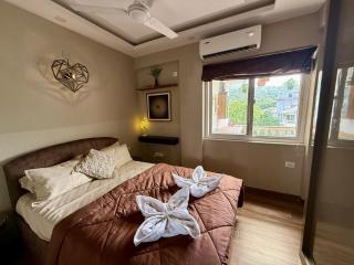 Dishney Den-Luxe 1BHK Stay with pool near Anjuna & Thalassa - 4