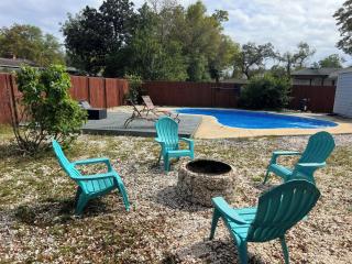 A Poolside Paradise - 0