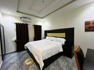 Dench Hotel and Suite - 7