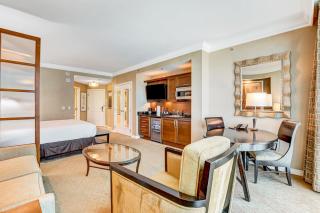 Beautiful Strip View Studio w Balcony 02807 - 5