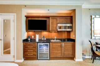 Beautiful Strip View Studio w Balcony 02807 - 3