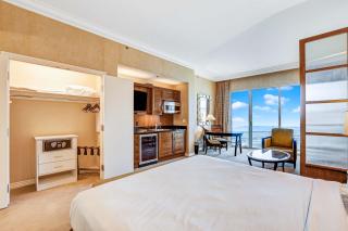 Large MGM Studio Amazing Top Golf View - 5