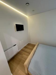 13 New Airport Apartment - 8