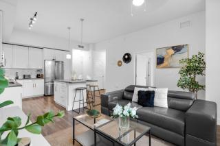 Sunny 1BR Unit With Free Parking Prime Location - 2