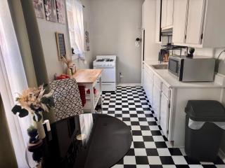 Cozy Corner in Miracle Mile - 3