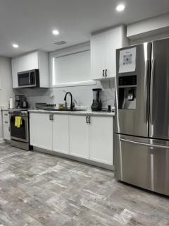 Entire 2 Bedroom Apartment in Kitchener - Kitchener - 7