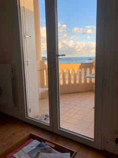 One Bedroom Flat with Large Balcony overlooking the sea in an Art Deco building - 5