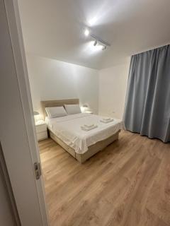 Regina's Modern Two-Bedroom Apartment in Center - 7