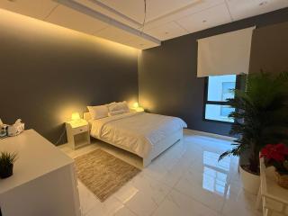 A Cozy 2BRD Apt - 7