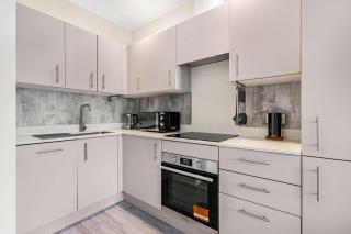 New London Cheam Village 1 Bed - Perfect for Long Stays - With Parking - 4