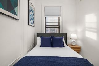 Stylish East Village Escape Comfort & Convenience - 4