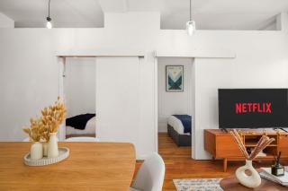 Stylish East Village Escape Comfort & Convenience - 3