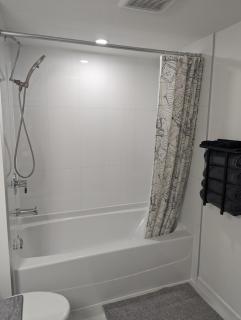 Modern 2Bed Guest Suite near Langley Events Centre - 6