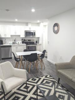 Modern 2Bed Guest Suite near Langley Events Centre - 1