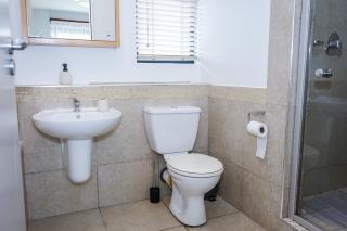 Modern 1BR Flat - Near Canal Walk - 4