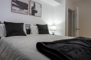 Elegant 2BR Near DC Sights & H Street - 8
