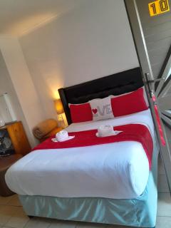 Goodwood Neo & Ruks guest house - 6